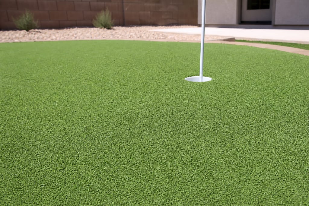 Short-pile putting turf photo
